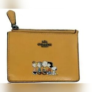 ​NWT Coach x Peanuts Mini Skinny ID Case Charlie Brown & Friends Yellow Gold F16